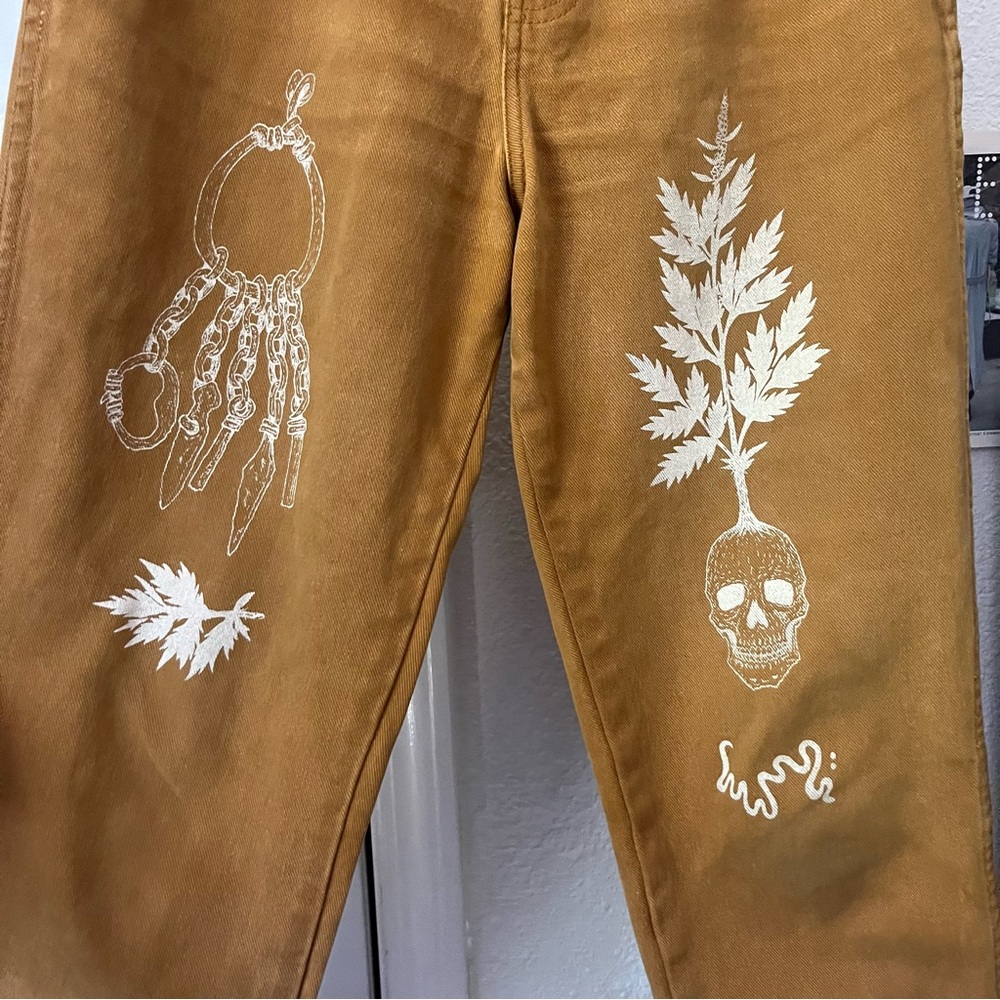 VINTAGE mustard yellow denim skull leaf graphic wide tapered leg high rise jeans - Picture 2 of 9
